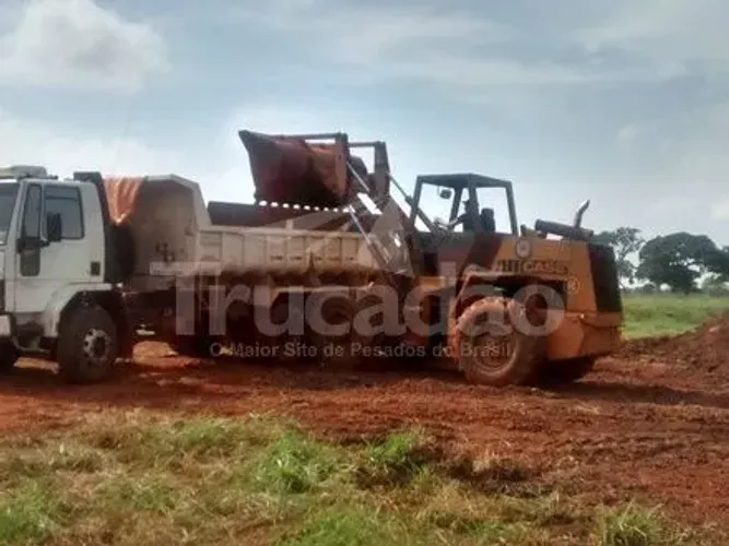 Caminhão caçamba
