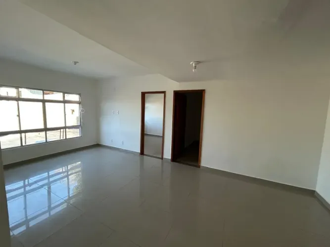 Amplo apartamento, SEM TAXA DE CONDOMINIO em Lindóia - Curitiba - PR