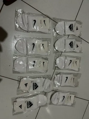 Kit com 10 pares de meias brancas cano médio Adidas e Nike