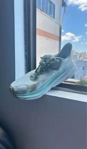 HOKA CLIFTON 9