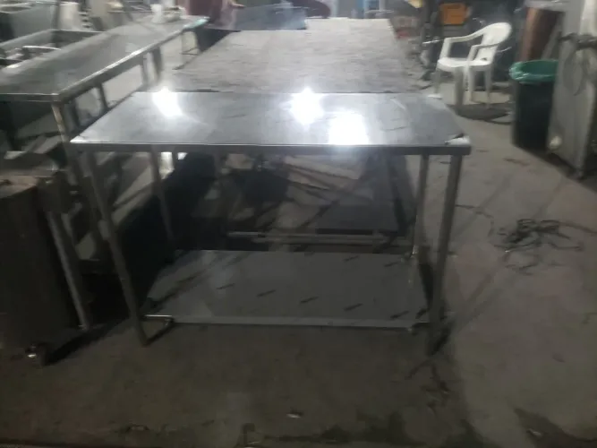 Mesa inox 115x50x90 pes regulaveis