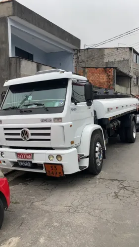 Caminhão tanque de transporte de combustível 