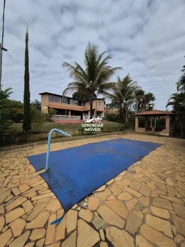 Chácara 720m² com piscina e 03 quartos (01 suíte) em Mateus Leme-MG