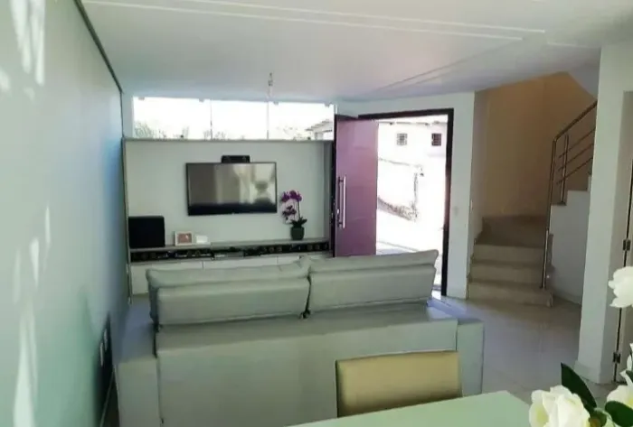 Casa Residencial de 3 dorms no bairro Agronômica