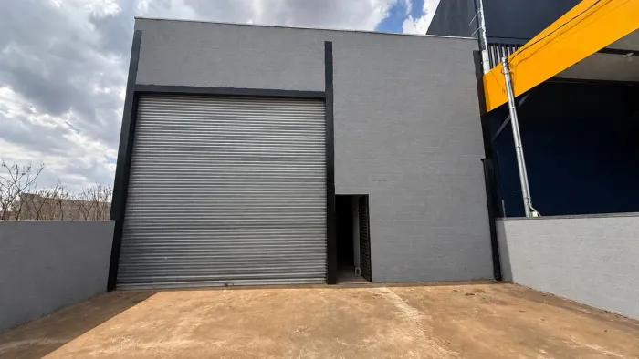 Imóvel comercial, 220 m² no Lot. Solar Santa Rita em Goiânia
