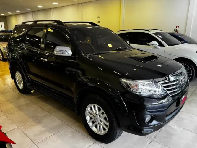 Toyota Hilux SW4 SRV D4-d 4X4 3.0 TDI Dies. AUT 2013