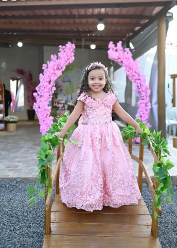 Vestido infantil para festa rosa bebê.