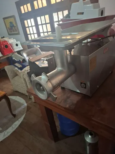 Moedor de carnes Marca Caf Boca 98 DS com pré cortador 