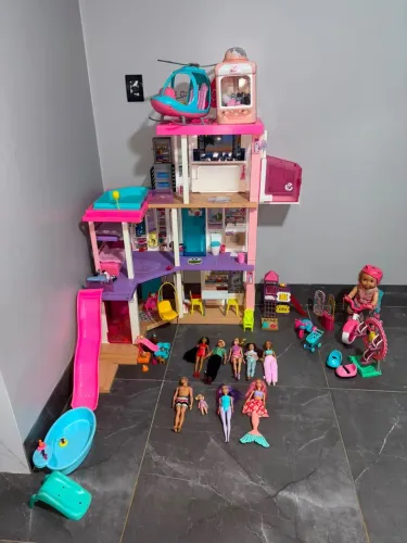 Mansão da Barbie com Brinquedos 