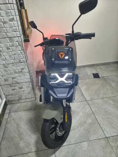 Moto nova com 48 km