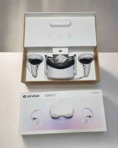 Oculus Meta Quest 2 Completo com 2 Controles Caixa Carregador e Cabo USB C
