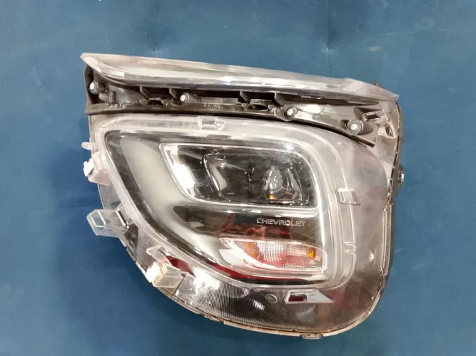 Farol Montana Full led lado esquerdo 2023-2025