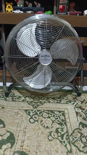 Vende se ventilador C50 SEM FERRUGEM FUNCIONANDO PERFEITAMENTE 
