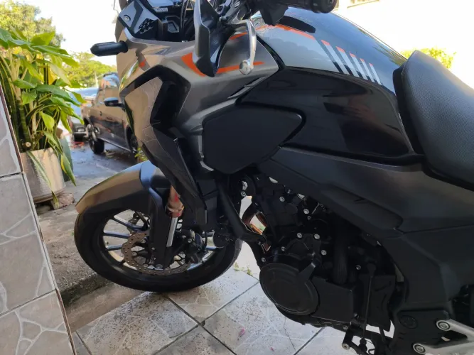 Moto super conservada, sem detalhes.
