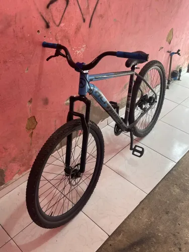 Bicicleta aro 29 alfameq Da cor azul Com freio hidráulico