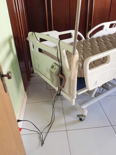 Cama hospitalar eletrica