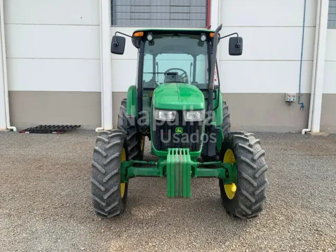 John Deere Trator 5078E.