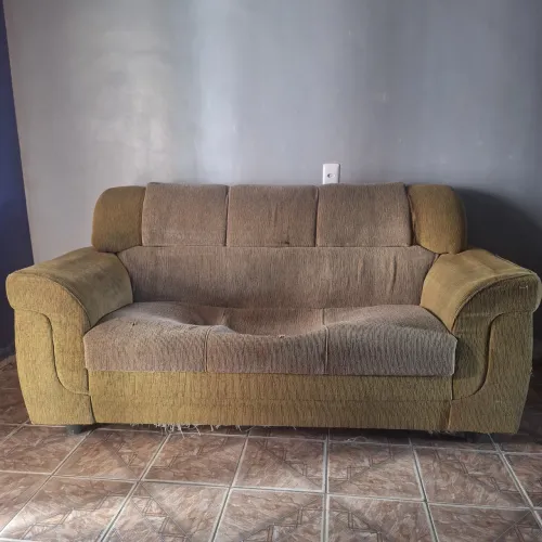 Sofá 3 lugares á venda para reforma