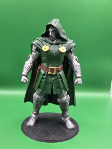 Doutor Destino Dr Doom Marvel 15 cm Colecionaveis