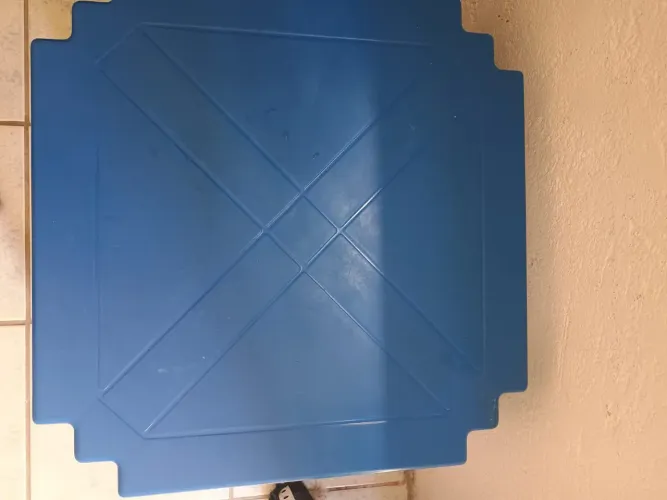 Vende uma mesa infantil para criança
