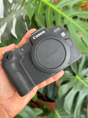 Câmera Cânon eos RP + 2 baterias extras com carregador