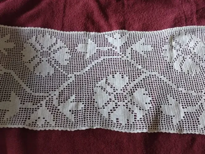 Caminho de mesa de crochê lindo