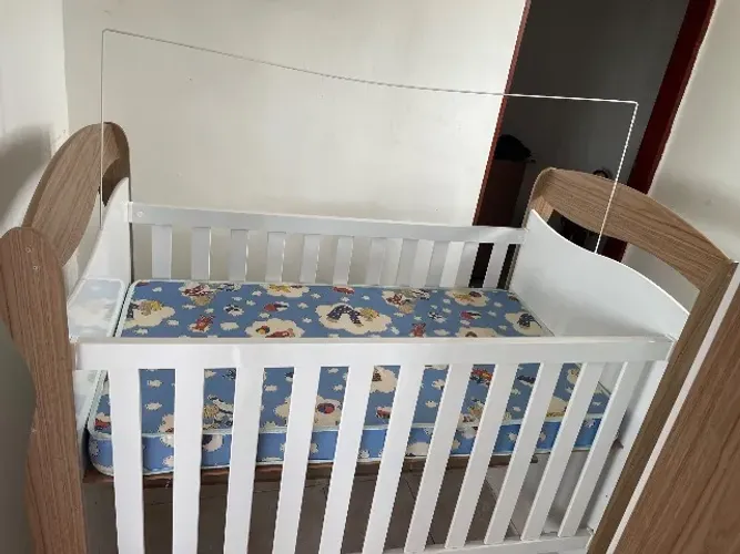 Berço três em um acompanha colchão