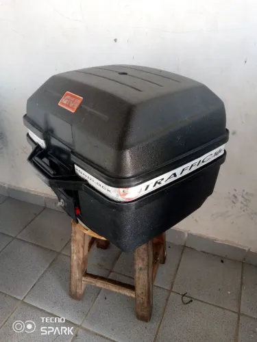 Vendo baú para moto