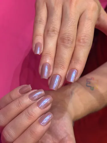 Vaga para manicure.