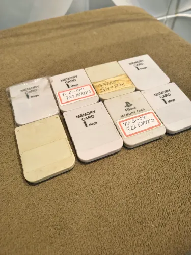 Lote com 8 Memory Cards para PlayStation 1 (PS1)