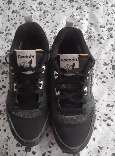 Tênis Reebok classic leather hepatite.