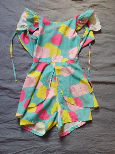 Lote de roupas de meninas