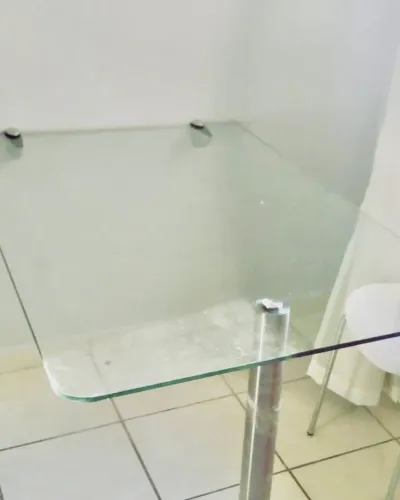Mesa de Vidro Temperado Suspensa 1,20x1,50m + Pé de Inox e Suportes