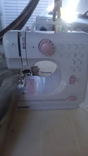 Mini máquina de costura
