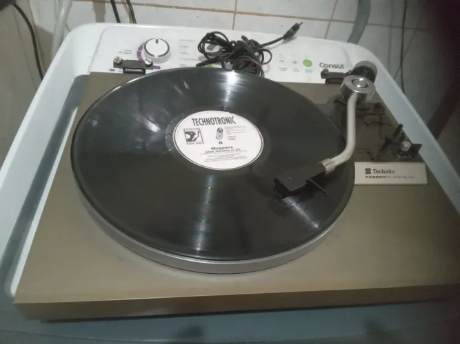 Vendo toca disco Technics SL 20 completo 