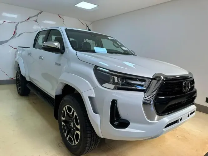 Toyota Hilux CD SRX Plus 4X4 2.8 TDI Die. Aut. 2026