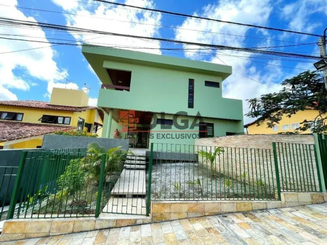 Casa / 6 quartos / Garagem para 02 carros / Piscina / Varanda / à venda, por R$ 1.280.000 