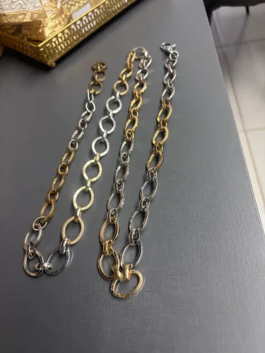 cinto de corrente de metal prata e dourado