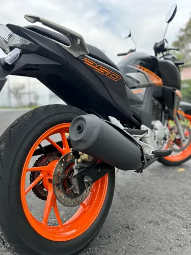 CB Twister 250 com 16000 km único dono