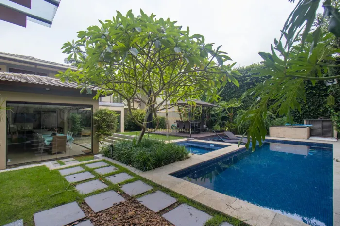 CASA EM RUA COM CANCELA ( 4 SUÍTES, LINDA ÁREA GOURMET, PISCINA, 4 VAGAS) NO JARDIM DOS ES