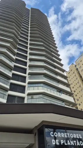 PRECISA DE MEIO OFICIAL DE PEDREIRO OU PEDREIRO AZULEGISTA