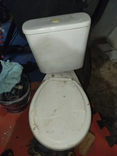 Pia e vaso com caixa acoplada