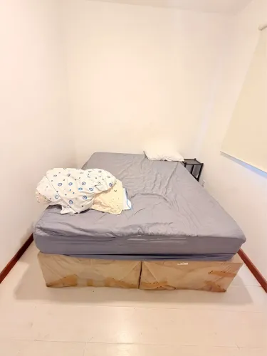 Geladeira nova ! E uma cama queen size.!
