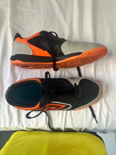 Chuteira Umbro 