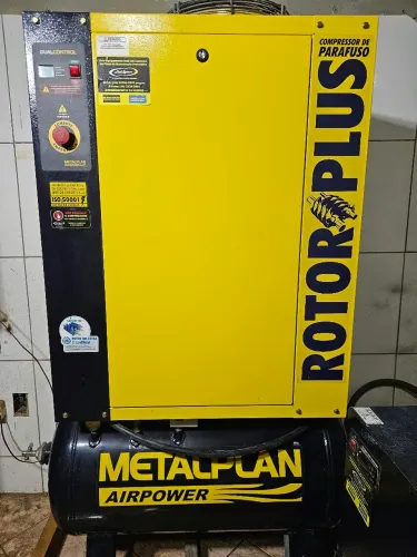 Compressor de Ar Parafuso Rotor Plus 15HP 9 Bar 55,9 Pés 152L 220V METALPLAN