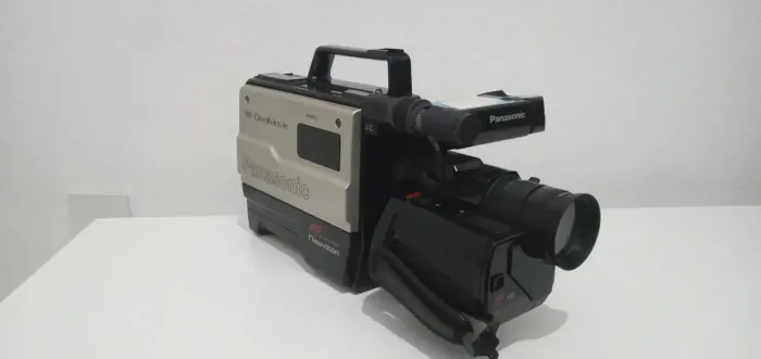 Filmadora Panasonic OminiMovie PV210<br>Venda como item de colecionador .