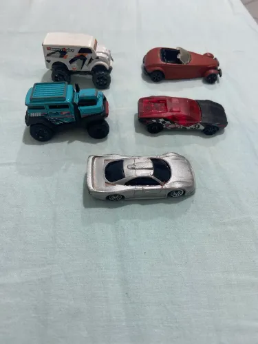 Lotinho de carrinhos de ferro colecionáveis