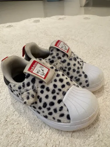 Tênis Adidas Superstar Dálmatas Tamanho 23