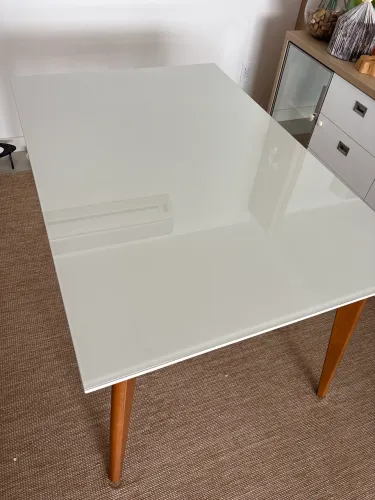 Mesa madeira maciça com tampo em laca com vidro