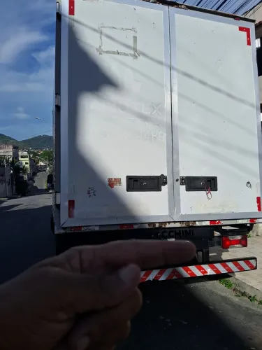 Caminhão baú iveco daly45s14. 